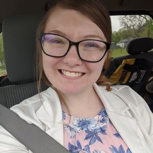Meet your Posher, Caitlin